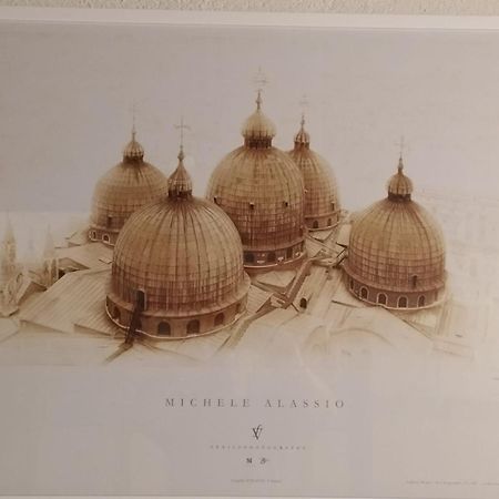 Historical Flat In Cannaregio, Venezia Luaran gambar