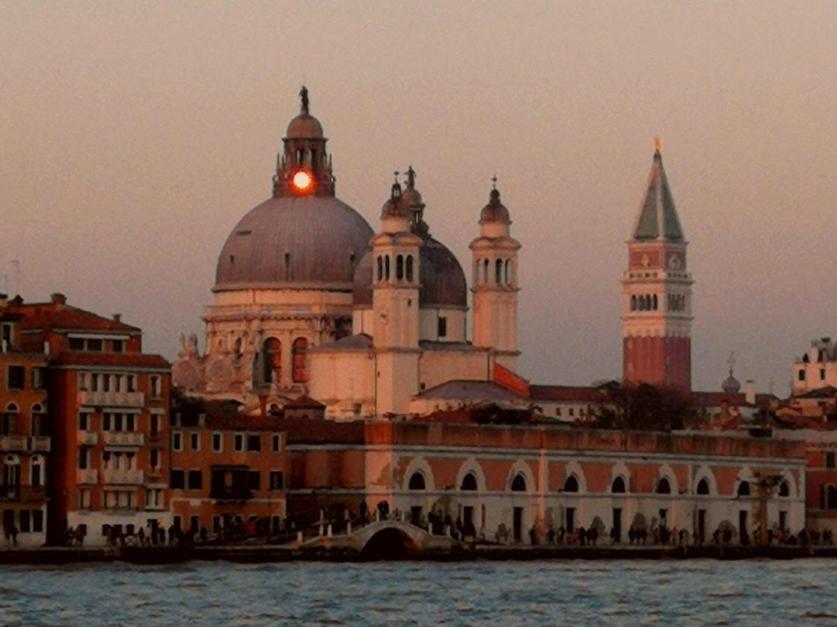 Historical Flat In Cannaregio, Venezia Luaran gambar
